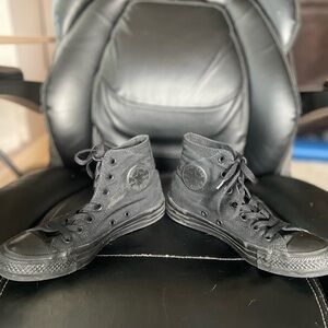 Woman’s converse 5.5 men’s 3.5 Converses